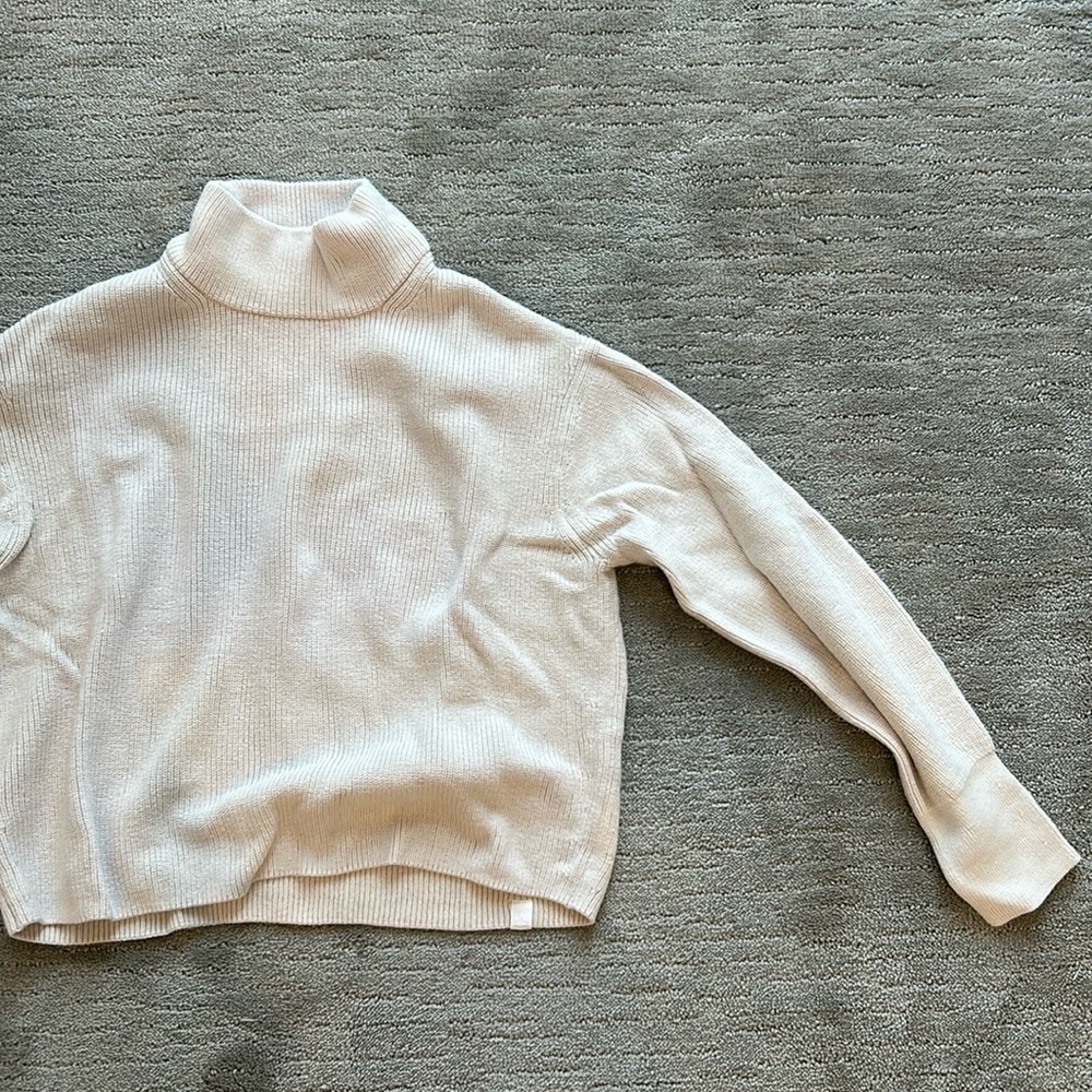 Lululemon sweater